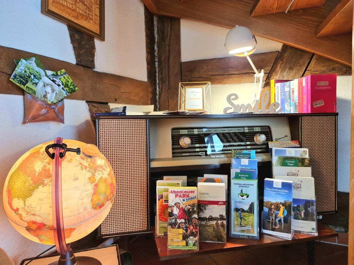 Avahome: Haus Fuer 16, Wlan, Parkplaetze, Netflix, Nespresso Кандел Екстериор снимка